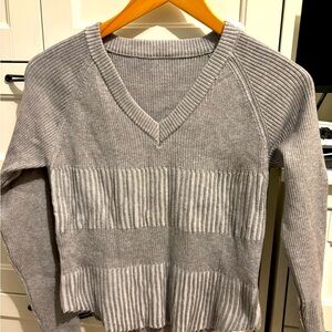 Grey Y2K v neck sweater top